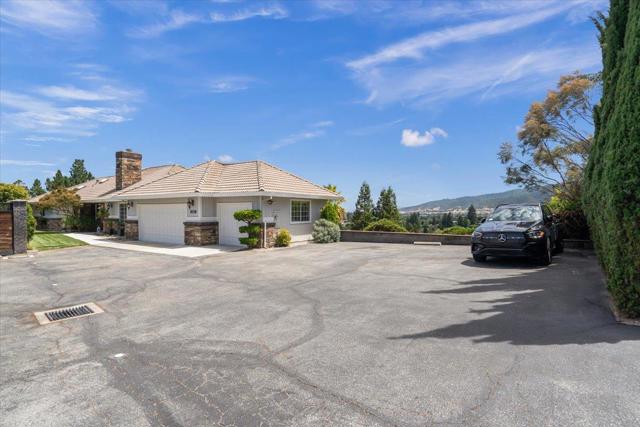1501 Welburn Avenue, Gilroy CA: https://media.crmls.org/mediaz/d2a83dd4-78b1-4d21-9115-612d7ed42df1.jpg