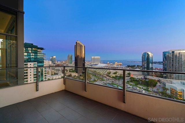 550 Front Street, San Diego CA: https://media.crmls.org/mediaz/d2a845f3-bf3e-4b6d-8bcb-5f5c71773ef7.jpg