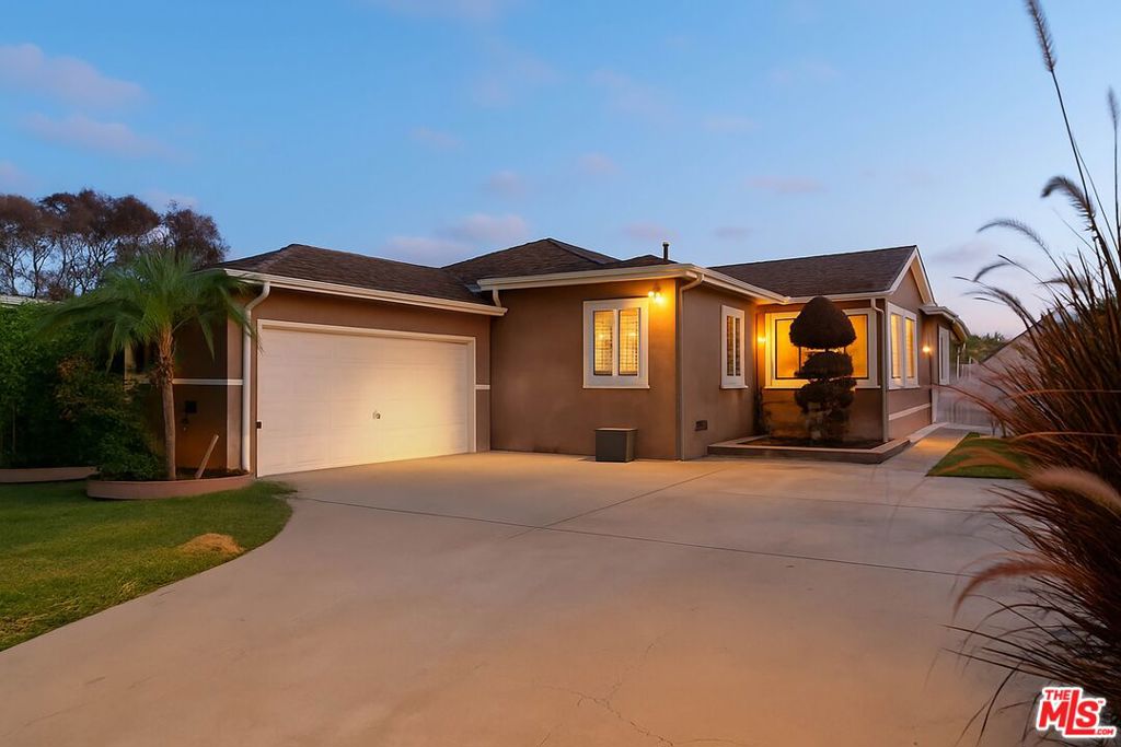 11731 Cimarron Avenue