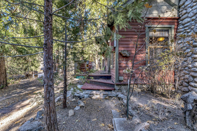 54865 Strong Dr, Idyllwild CA: https://media.crmls.org/mediaz/d2a8c903-56c6-4a24-a0d2-f87b5afc1c8f.jpg