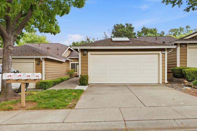 1212 Shelby Creek Lane, San Jose CA: https://media.crmls.org/mediaz/d2a98f2b-ed39-4d03-aa15-6c2e1b8f22e4.jpg