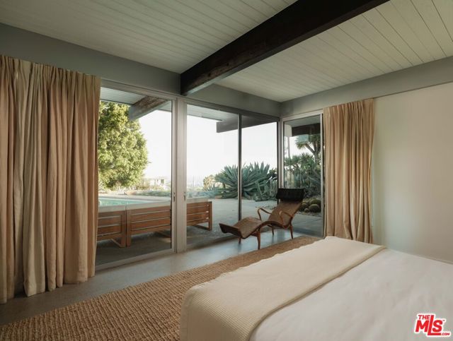 1705 Summitridge Drive, Beverly Hills CA: https://media.crmls.org/mediaz/d2a9b816-b6a9-48f6-a87f-503f6ae1e93d.jpg