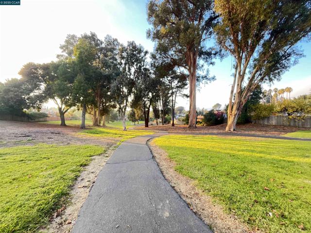 120 Bonita Ct, Rodeo CA: https://media.crmls.org/mediaz/d2aa2f65-e55a-4bd3-912c-a06f87719cea.jpg