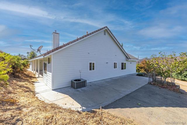 22365 Jans Oak Vw, Ramona, California 92065, 4 Bedrooms Bedrooms, ,2 BathroomsBathrooms,Single Family Residence,For Sale,Jans Oak Vw,240022565SD