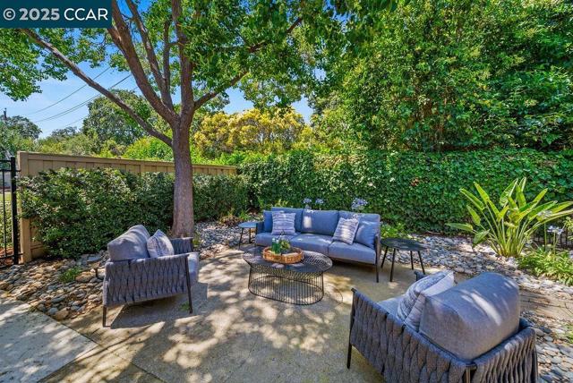672 Savoy Ct, Walnut Creek CA: https://media.crmls.org/mediaz/d2aa8116-30af-4033-b00e-d62f76cf2dee.jpg