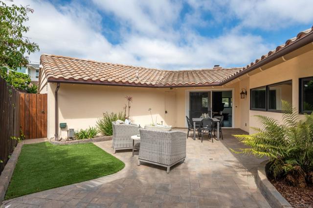 5602 Ladybird Lane, La Jolla CA: https://media.crmls.org/mediaz/d2aae38a-57f0-48e8-b017-fd3a5f721d9b.jpg