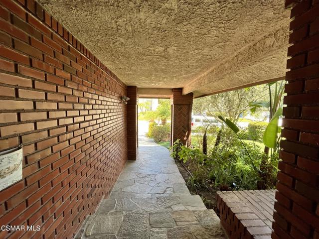 29160 Oakpath Drive, Agoura Hills CA: https://media.crmls.org/mediaz/d2abce2b-e9cb-492d-8c49-127e49b38488.jpg