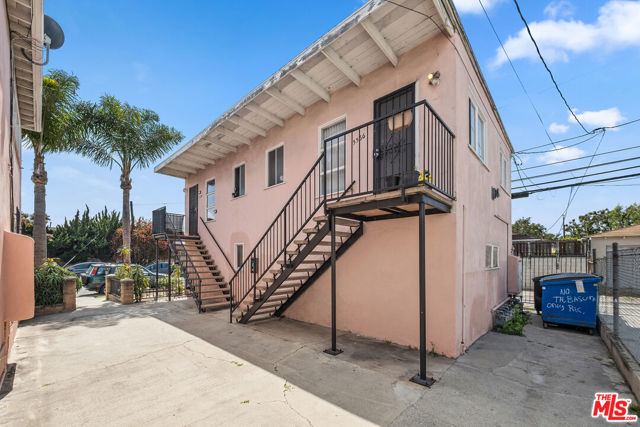 11887 Jefferson Boulevard, Los Angeles CA: https://media.crmls.org/mediaz/d2ac4099-74a6-4c0e-8be4-a14199efd4ff.jpg