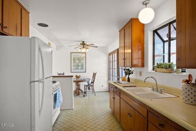 445 Mara Avenue, Ventura CA: https://media.crmls.org/mediaz/d2ae0d7c-ce90-4318-9378-e67a1c7a934c.jpg