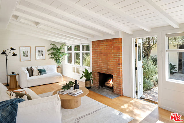3537 Beethoven Street, Los Angeles CA: https://media.crmls.org/mediaz/d2ae7838-51b9-4761-bc36-138427c46a71.jpg