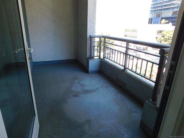 1240 India St, San Diego CA: https://media.crmls.org/mediaz/d2afc1e7-76d1-4707-8c1c-03dfd028383f.jpg
