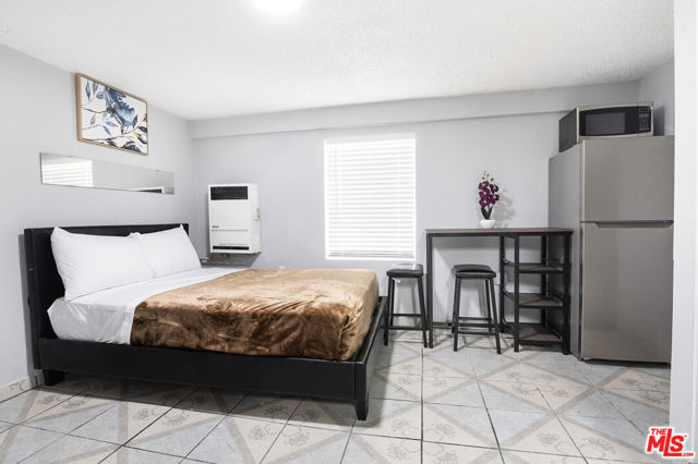 930 Fraser Avenue, Los Angeles CA: https://media.crmls.org/mediaz/d2b03770-3ec6-44a9-bea6-d763d870179b.jpg