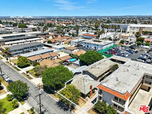 12134 Grevillea Avenue, Hawthorne CA: https://media.crmls.org/mediaz/d2b19821-7153-4bb7-bebd-e10b730b1dca.jpg