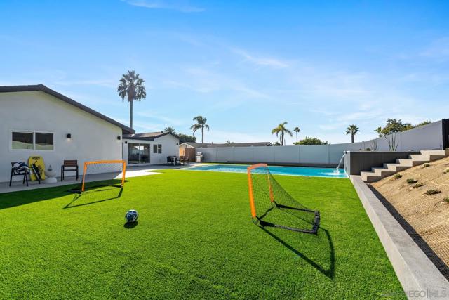 1110 Sea Village Dr, Cardiff by the Sea CA: https://media.crmls.org/mediaz/d2b1b360-8bd7-4e61-a72e-a559278d3310.jpg