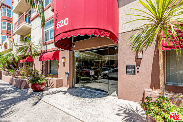 620 S Gramercy Place, Los Angeles CA: https://media.crmls.org/mediaz/d2b1e739-975c-47b6-b3e7-bdfb655ff970.jpg