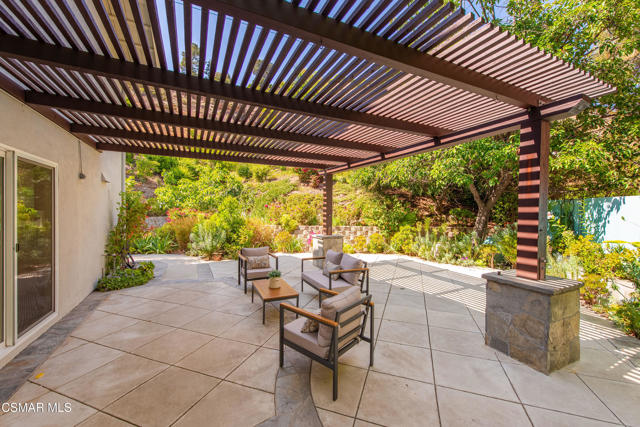 1253 Willsbrook Court, Westlake Village CA: https://media.crmls.org/mediaz/d2b299bd-9e43-445c-828b-3d1b64bffec4.jpg