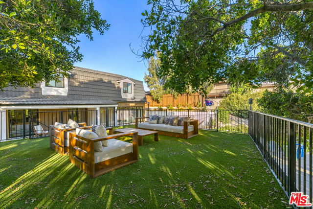 5132 Escobedo Drive, Woodland Hills CA: https://media.crmls.org/mediaz/d2b34004-a064-46f9-b736-329e95f250e6.jpg