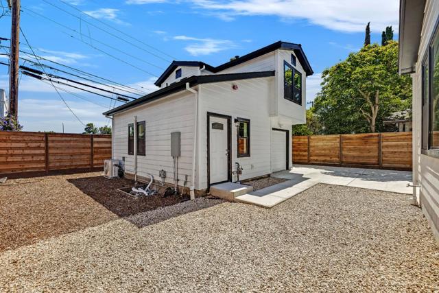 35 Arch Street, Redwood City CA: https://media.crmls.org/mediaz/d2b4354b-d99e-42bb-9ab7-9c333ec39e82.jpg