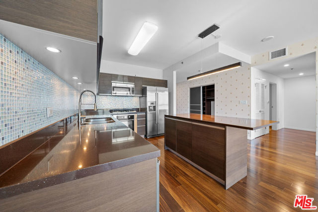 3785 Wilshire Boulevard, Los Angeles CA: https://media.crmls.org/mediaz/d2b45927-e1db-48a2-a5e4-b565f8e9f741.jpg