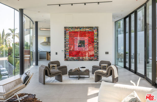 9277 Thrush Way, Los Angeles CA: https://media.crmls.org/mediaz/d2b4792b-7196-47b1-a145-f5fa99044dc5.jpg