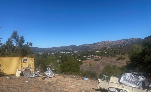 1320 RICHLAND RD, San Marcos CA: https://media.crmls.org/mediaz/d2b50a1b-8db6-4887-8a79-395e8a904943.jpg