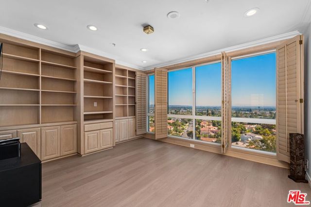 10490 Wilshire Boulevard, Los Angeles CA: https://media.crmls.org/mediaz/d2b556bd-7641-4f36-93a3-feea6e4749cb.jpg