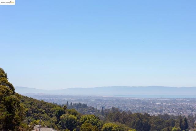 4353 Terrabella Way, Oakland CA: https://media.crmls.org/mediaz/d2b5694c-4daf-48d8-b629-28447a49b634.jpg