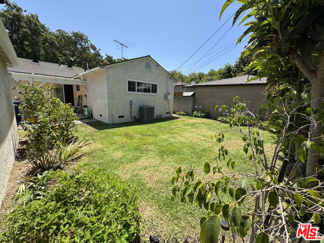 12013 Dewey Street, Los Angeles CA: https://media.crmls.org/mediaz/d2b56f0b-d1ca-468a-ac45-706eb6c9a637.jpg