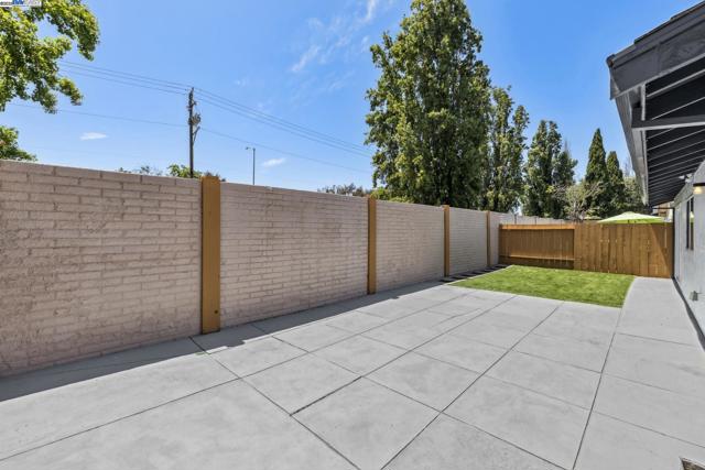 32555 Lake Bridgeport St, Fremont CA: https://media.crmls.org/mediaz/d2b57506-76b8-47c5-9386-19eeb7eb4ab7.jpg