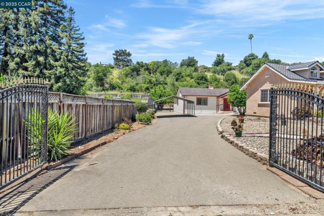 18127 Madison Ave, Castro Valley CA: https://media.crmls.org/mediaz/d2b58001-5bde-49e0-aae2-c613bfdf0699.jpg
