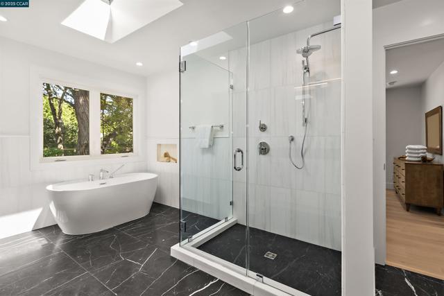 706 St Marys Rd, Lafayette CA: https://media.crmls.org/mediaz/d2b58c70-0e99-499f-990a-00935f705972.jpg