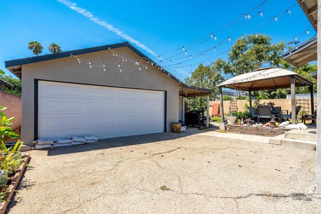 1617 Fairdale Avenue, Duarte CA: https://media.crmls.org/mediaz/d2b5cdb8-91a0-4324-be34-1acdeda97a26.jpg