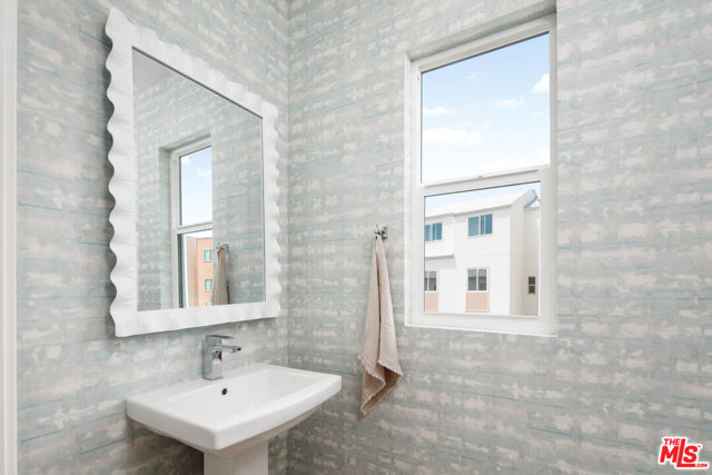 1666 Coral Sea Lane, Los Angeles CA: https://media.crmls.org/mediaz/d2b692ad-9577-4059-b07b-223e707793f0.jpg