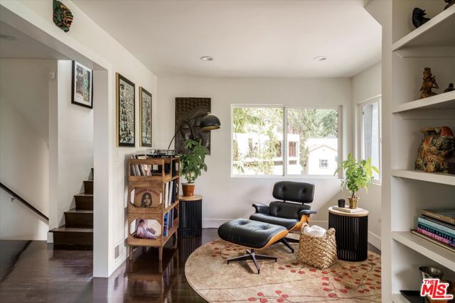 11372 Brill Drive, Studio City CA: https://media.crmls.org/mediaz/d2b7ce31-3650-4234-b3ae-3c463defc303.jpg