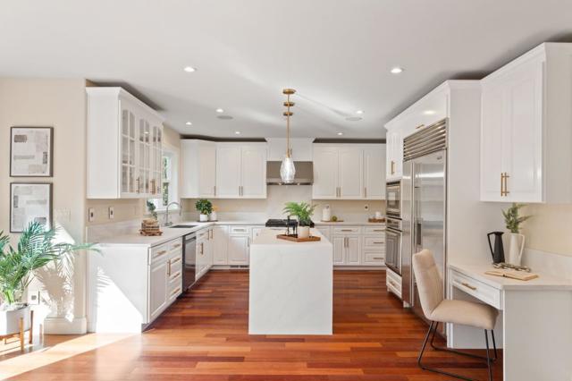 2124 Oakley Avenue, Menlo Park CA: https://media.crmls.org/mediaz/d2b82e61-492a-4d00-b13f-b062eb502dc0.jpg