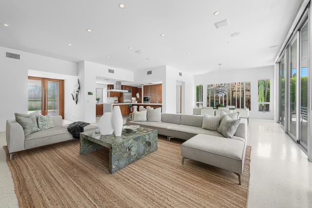 633 N Belardo Road, Palm Springs CA: https://media.crmls.org/mediaz/d2b85343-b0d4-48fa-86e3-623ae9c71d0b.jpg