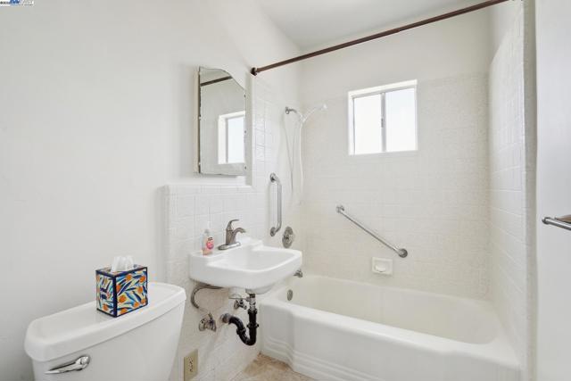 419 Burkhard Rd, Patterson CA: https://media.crmls.org/mediaz/d2b91cb2-3dfc-4d39-9e95-1916aab3572f.jpg