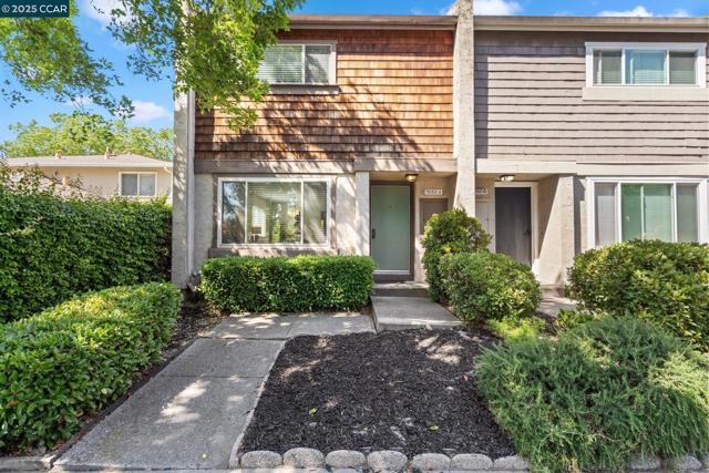 1050 Mohr Ln, Concord CA: https://media.crmls.org/mediaz/d2b97077-fda7-498e-be68-c665344567c5.jpg