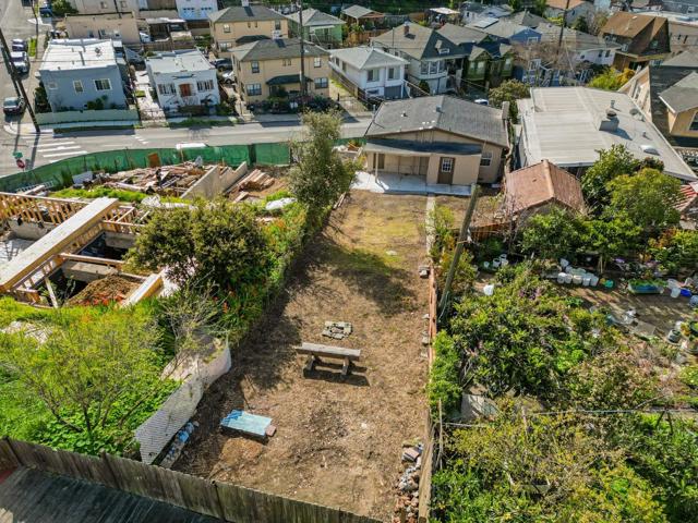 2523 23rd Avenue, Oakland CA: https://media.crmls.org/mediaz/d2b98d65-87bb-46e4-b150-5d54128f9e78.jpg