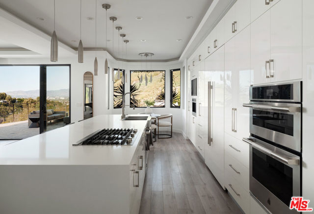 3820 Knobhill Drive, Sherman Oaks CA: https://media.crmls.org/mediaz/d2ba0a48-3905-43e4-9e1c-0bcc4e219526.jpg