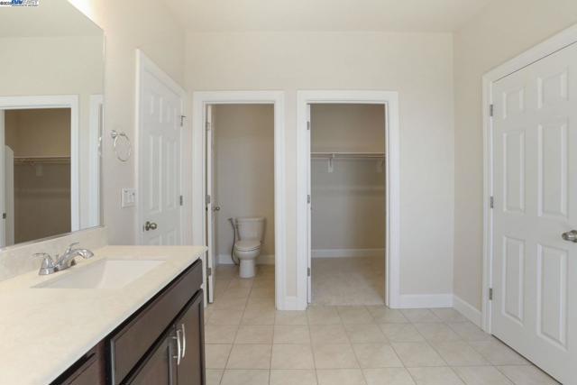 1503 S Oliveira Dr, Mountain House CA: https://media.crmls.org/mediaz/d2ba1914-e45f-4b65-acec-0eec6febb856.jpg