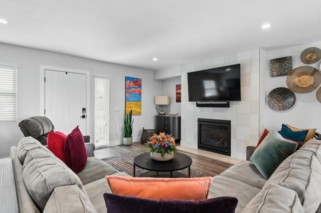 Detail Gallery Image 6 of 48 For 1522 Elevation Rd, San Diego,  CA 92110 - 3 Beds | 3/1 Baths