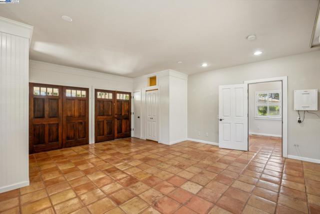 628 Saint Mary St, Pleasanton CA: https://media.crmls.org/mediaz/d2ba3268-1b17-4d7c-99cf-2861e138ac5f.jpg