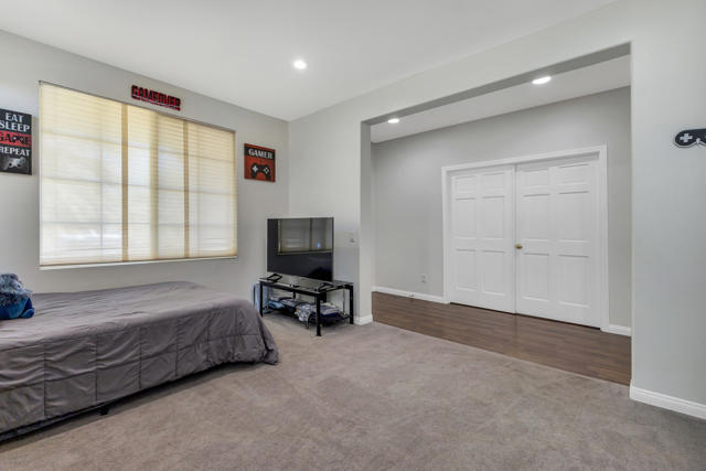 Image 3 of 49 For 37897 Chesterfield Street