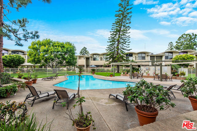 4801 La Villa Marina, Marina del Rey CA: https://media.crmls.org/mediaz/d2ba56aa-56a2-4f9c-b39d-5bfe1e09b5d0.jpg