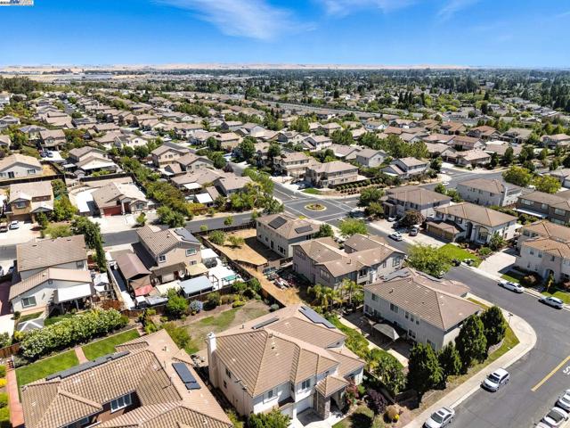 3909 Danbury Way, Fairfield CA: https://media.crmls.org/mediaz/d2bb5b77-f308-4f8a-b312-1e9912d0e861.jpg