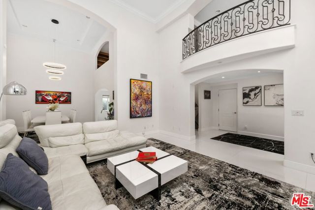 11974 Mayfield Avenue, Los Angeles CA: https://media.crmls.org/mediaz/d2bc2110-070e-43b7-945a-308c21f9b543.jpg
