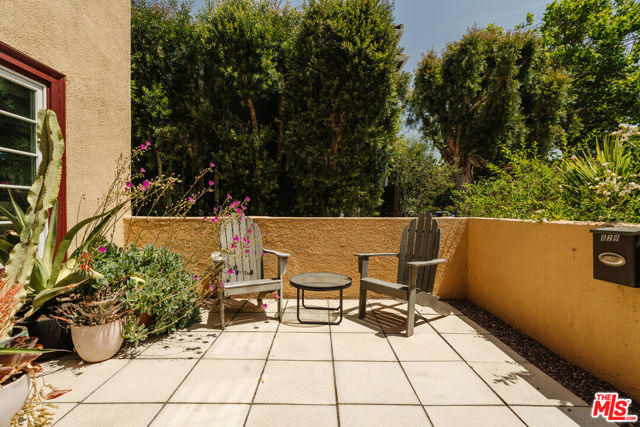 829 S Stanley Avenue, Los Angeles CA: https://media.crmls.org/mediaz/d2bc630a-bb57-4197-871e-f5340ecc0c31.jpg