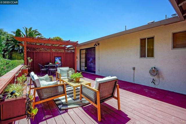 6324 Bonita Ct, Richmond CA: https://media.crmls.org/mediaz/d2bc77cf-5d4d-483e-8936-0debbd59eed1.jpg