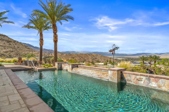 31 Hillcrest Drive, Rancho Mirage CA: https://media.crmls.org/mediaz/d2bc9d1a-4a70-4dc6-9628-e2315bba0a61.jpg